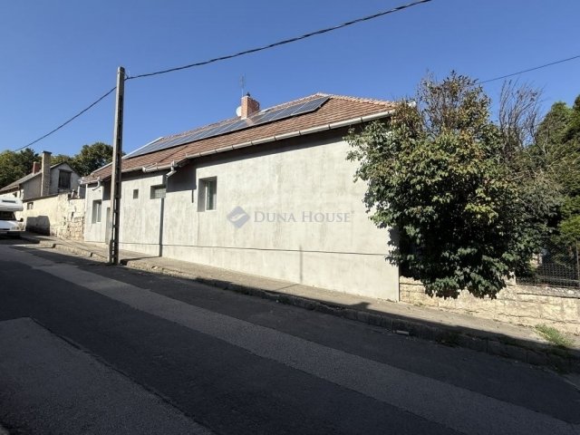 Eladó családi ház, Sóskúton 109.9 M Ft, 5 szobás