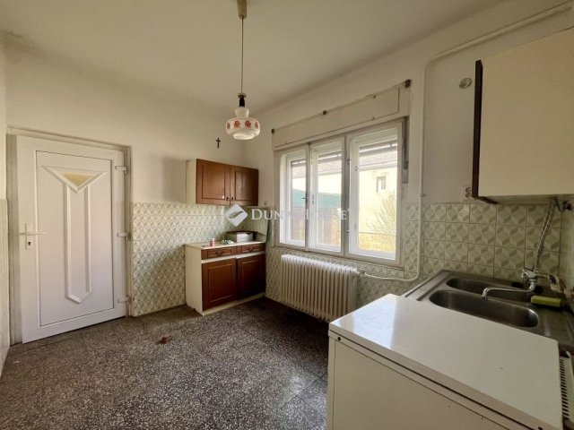 Eladó családi ház, Mecseknádasdon 29.9 M Ft, 4 szobás