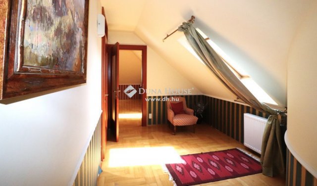 Eladó családi ház, Leányfaluban 250 M Ft, 5 szobás