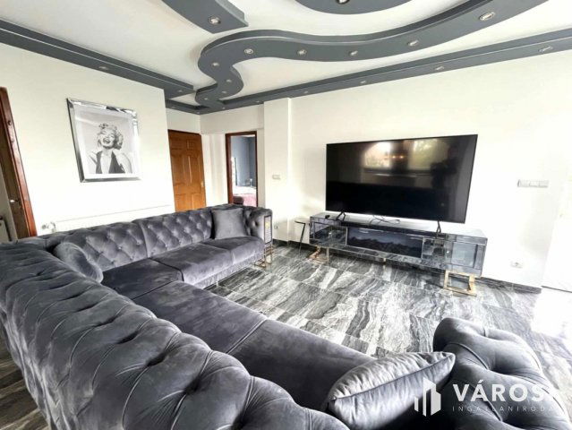 Eladó családi ház, Gyenesdiáson 149.99 M Ft, 9 szobás