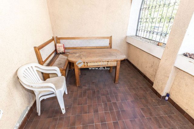 Eladó családi ház, Szombathelyen 95 M Ft, 9 szobás