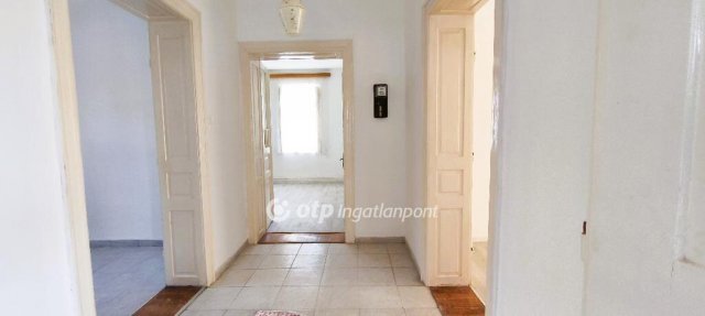 Eladó családi ház, Turán 43.9 M Ft, 2 szobás