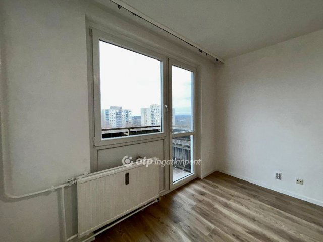 Eladó panellakás, Debrecenben 63.49 M Ft, 3 szobás