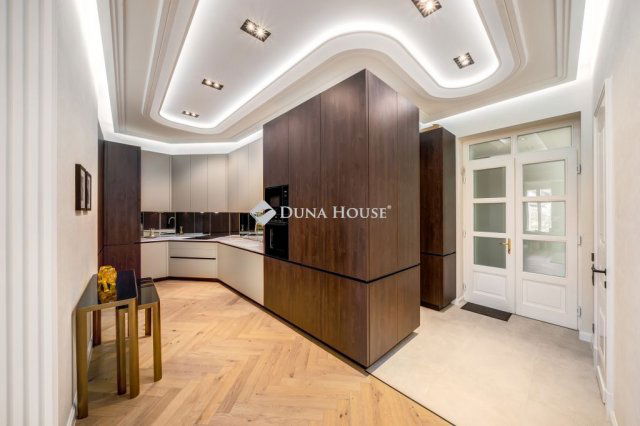 Eladó téglalakás, Budapesten, VI. kerületben 379 M Ft, 3 szobás