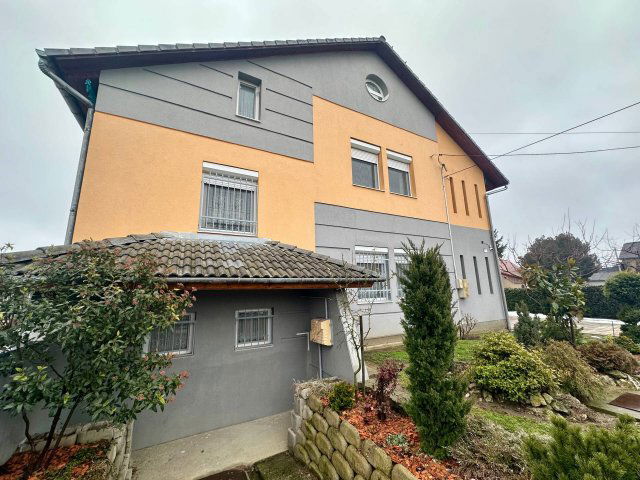 Eladó családi ház, Marcaliban 135 M Ft, 7 szobás