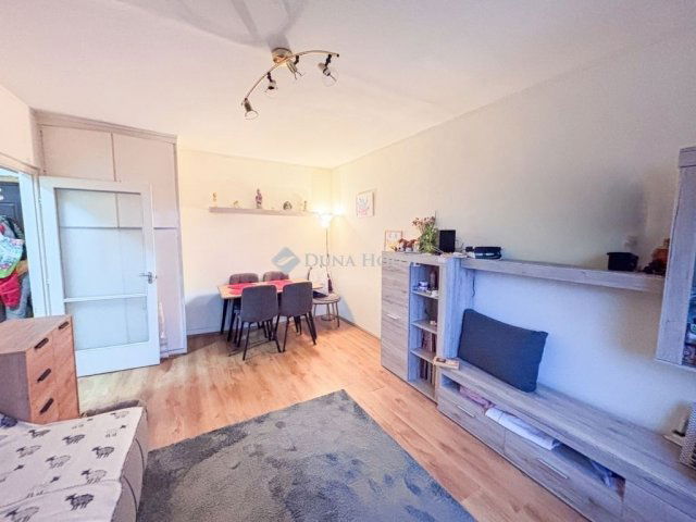 Eladó panellakás, Dunakeszin 49.9 M Ft, 2 szobás