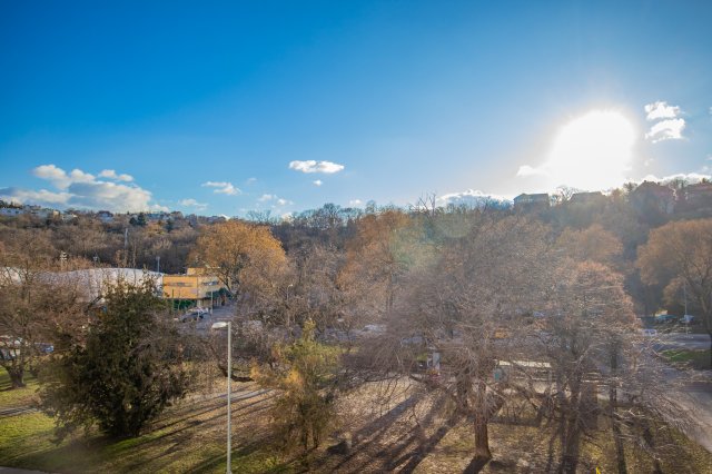 Eladó téglalakás, Budapesten, I. kerületben, Dózsa György téren