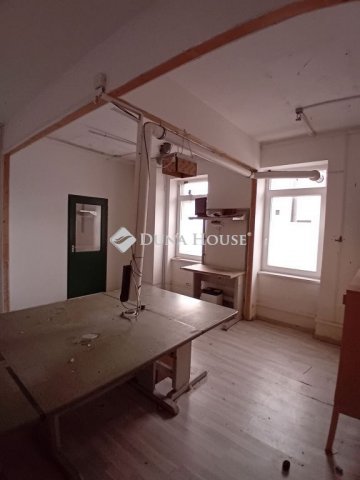 Kiadó ipari ingatlan, Győrött, Rozgonyi utcában 230 E Ft / hó