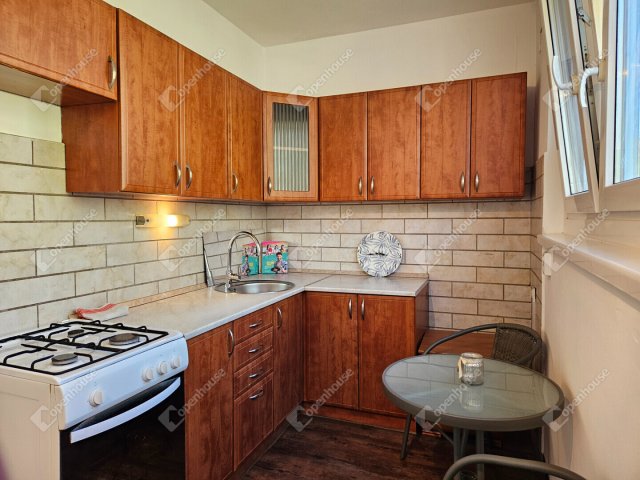 Eladó panellakás, Győrött 49.5 M Ft, 2 szobás