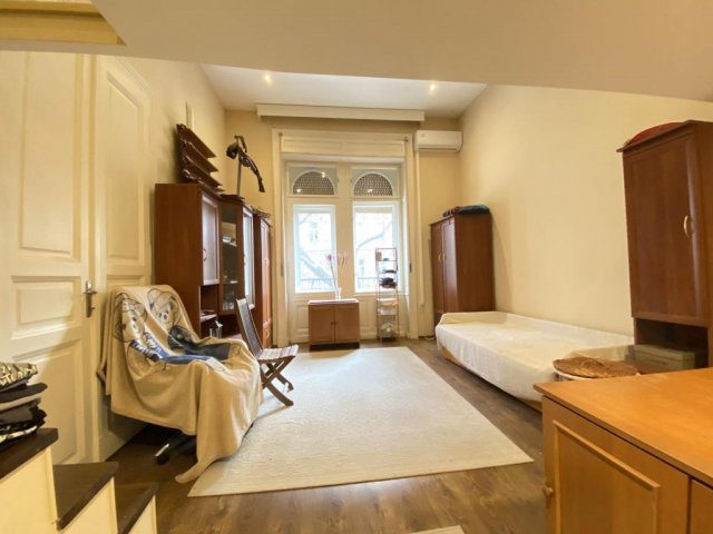 Eladó téglalakás, Budapesten, VII. kerületben 156 M Ft, 3 szobás