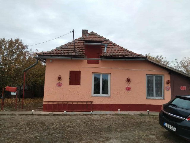 Eladó családi ház, Magyarbánhegyesen 7.5 M Ft, 2 szobás