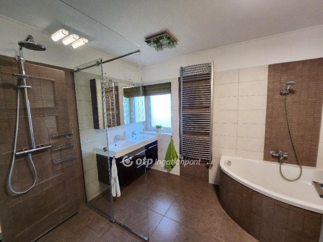 Eladó családi ház, Érden 299 M Ft, 7 szobás