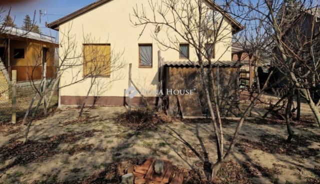 Eladó nyaraló, Lakitelken 17.8 M Ft, 3 szobás