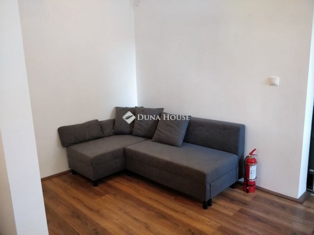 Kiadó téglalakás, albérlet, Pécsett 130 E Ft / hó, 2 szobás