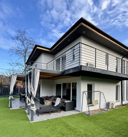 Eladó családi ház, Dunakeszin 239 M Ft, 5+1 szobás