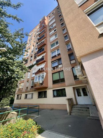 Eladó panellakás, Pécsett, Csontváry utcában 39.9 M Ft