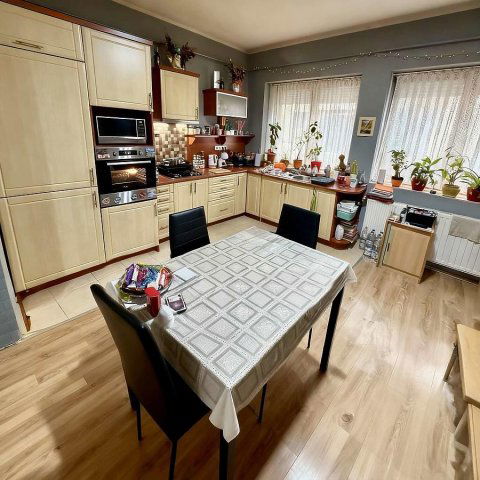 Eladó téglalakás, Vácon 65 M Ft, 1+3 szobás