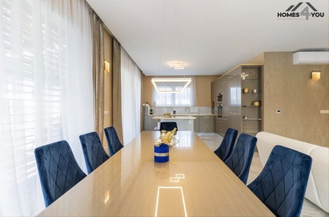 Eladó családi ház, Szekszárdon 98.7 M Ft, 4 szobás