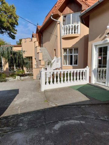 Eladó hotel, Fertőszentmiklóson 279.9 M Ft, 12 szobás