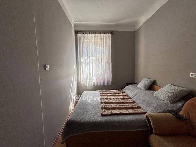 Eladó téglalakás, Pápán 19.3 M Ft, 2 szobás