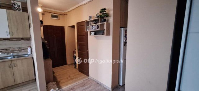 Eladó téglalakás, Pápán 37.9 M Ft, 1+1 szobás