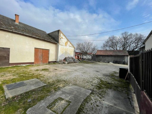 Eladó üzlethelyiség, Izsákon 89.9 M Ft, 1 szobás