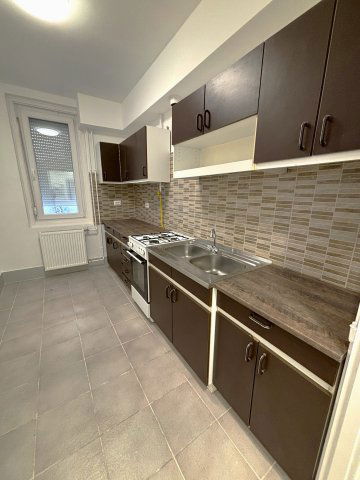 Eladó téglalakás, Szolnokon 43.9 M Ft, 2 szobás