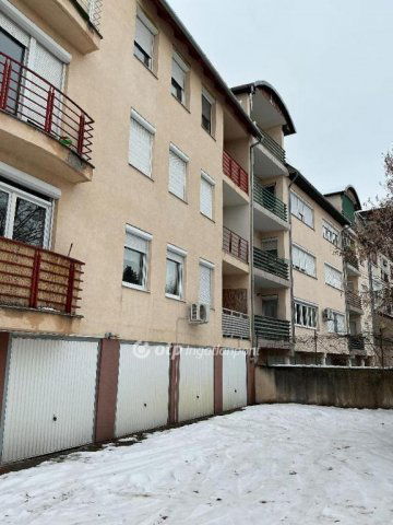 Eladó téglalakás, Nyíregyházán 62.5 M Ft, 3 szobás