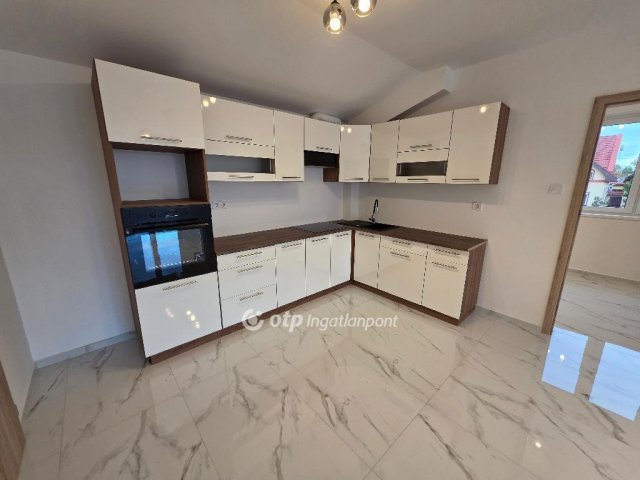 Eladó téglalakás, Hajdúszoboszlón 73.5 M Ft, 2 szobás