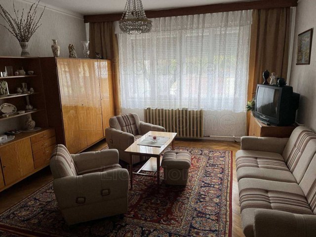 Eladó téglalakás, Győrött 65 M Ft, 2 szobás