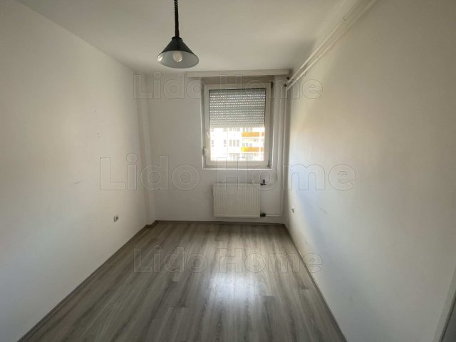 Eladó téglalakás, Siófokon 57.5 M Ft, 3 szobás