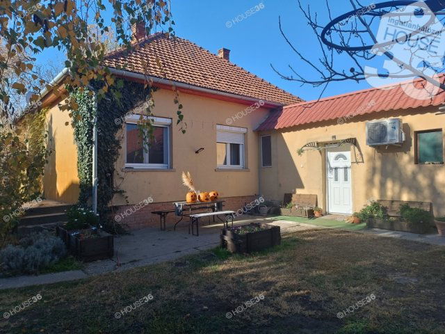 Eladó családi ház, Kiskunfélegyházán 39.9 M Ft, 3 szobás