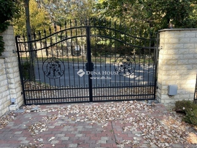 Eladó családi ház, Budapesten, II. kerületben 404.25 M Ft