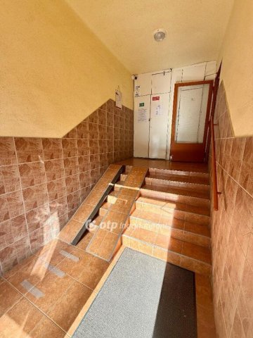 Eladó panellakás, Nyíregyházán 27.5 M Ft, 1+1 szobás