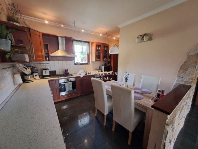 Eladó családi ház, Kecskeméten 149 M Ft, 5 szobás