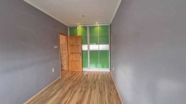 Eladó téglalakás, Oroszlányban 38.5 M Ft, 2 szobás