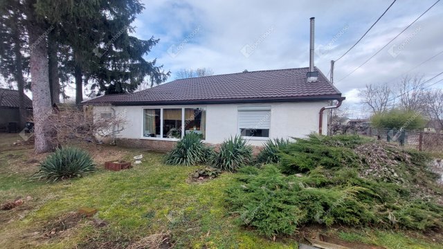 Eladó családi ház, Környén 51.99 M Ft, 3 szobás