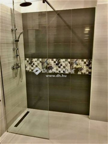 Eladó téglalakás, Pécsett 75 M Ft, 4 szobás