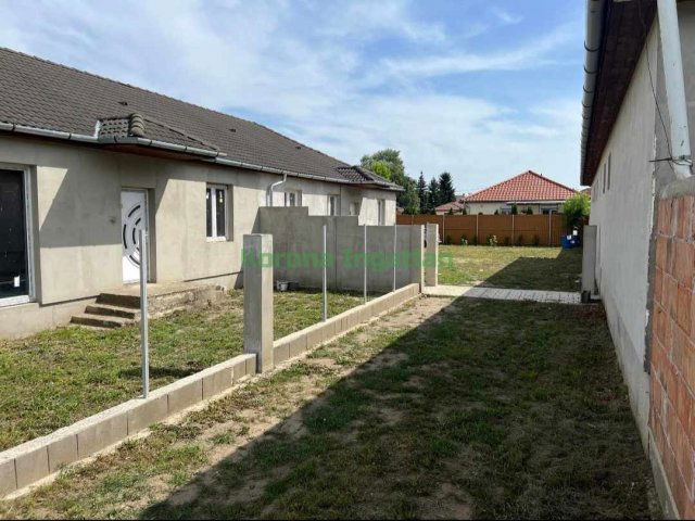 Eladó ikerház, Nyíregyházán 56 M Ft, 3 szobás