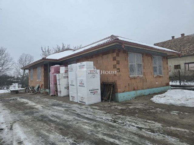 Eladó családi ház, Kunszentmiklóson 84.17 M Ft, 5 szobás