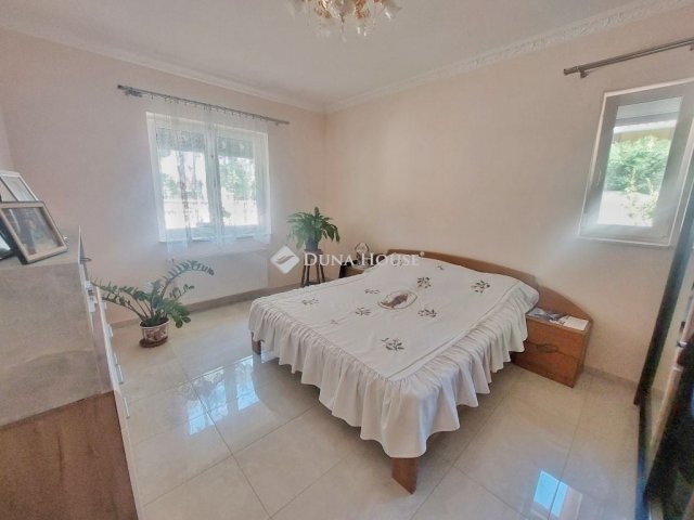 Eladó családi ház, Dunakeszin 250 M Ft, 4 szobás