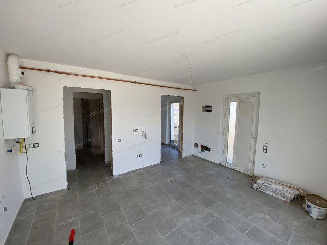 Eladó téglalakás, Sopronban 36 M Ft, 2 szobás