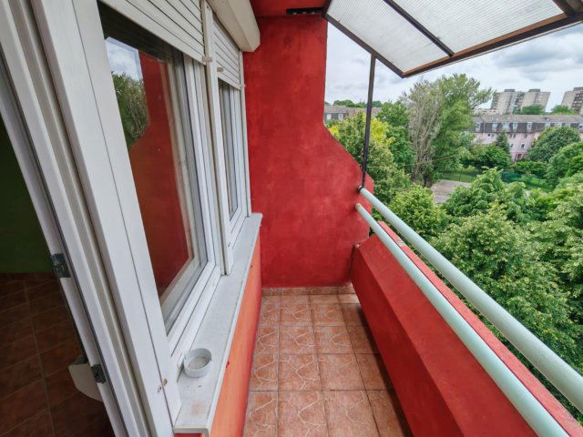 Eladó panellakás, Tatabányán 33.5 M Ft, 1 szobás