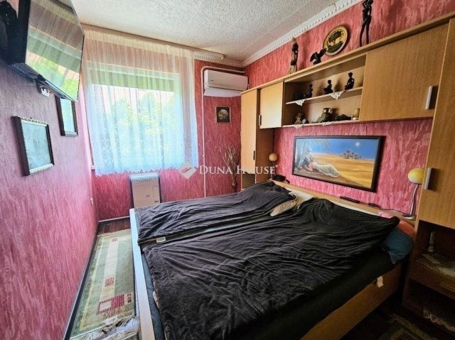 Eladó sorház, Szigetszentmiklóson 89.9 M Ft, 5 szobás