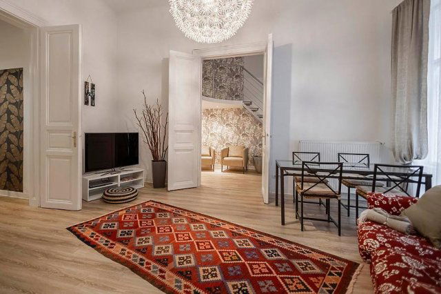 Eladó téglalakás, Budapesten, VI. kerületben, Nagymező utcában