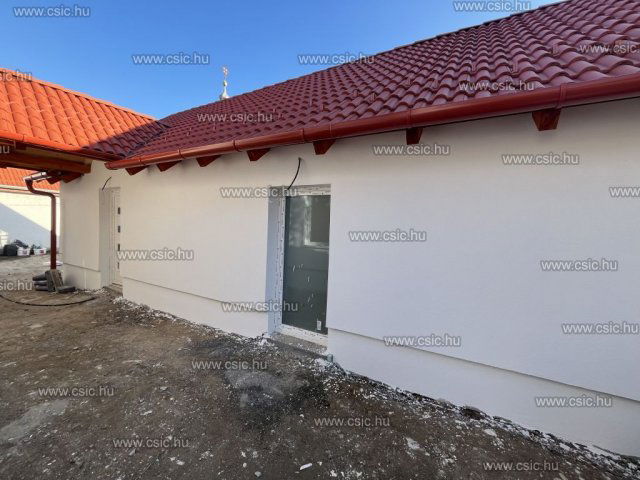 Eladó családi ház, Budakalászon 56.9 M Ft, 2 szobás