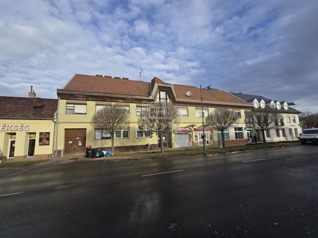 Eladó téglalakás, Bácsalmáson 38 M Ft, 4 szobás