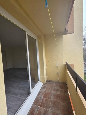 Eladó panellakás, Ajkán 41.59 M Ft, 2 szobás