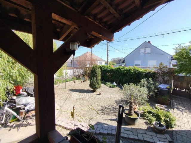 Eladó családi ház, Mohácson 85 M Ft, 8 szobás