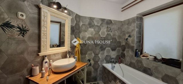 Eladó családi ház, Pogányon 109 M Ft, 2+4 szobás